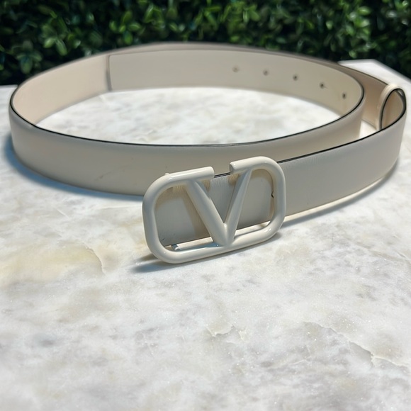 Valentino belt. Cream.  Excellent condition never worn main image 3